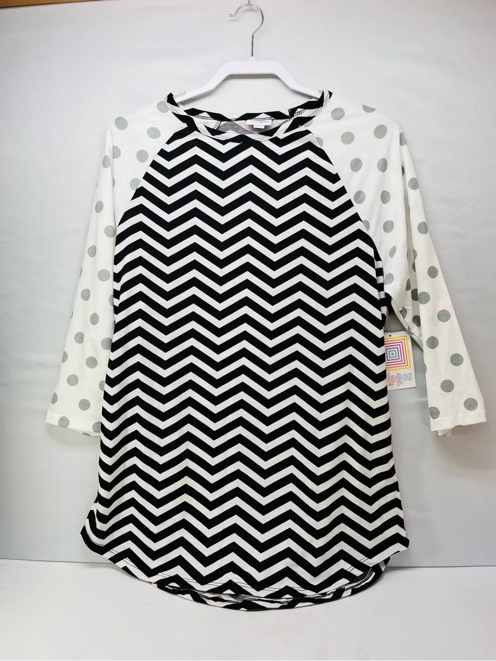 LuLaRoe Randy Black & White Chevron Raglan Tunic with Polka Dot Sleeves - Picture 1 of 6